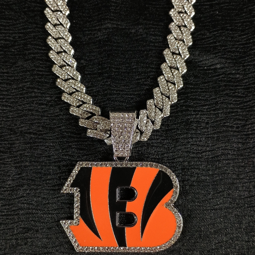 NFL Cincinnati Bengals 20Inch Necklace Pendant Cuban Chain Link Football Jewelry